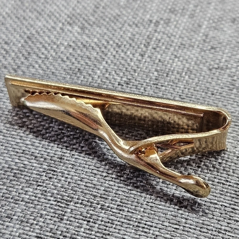 VINTAGE Florida Palm Trees & Flamingo 3D Black Gold-Tone Tie Bar Clip